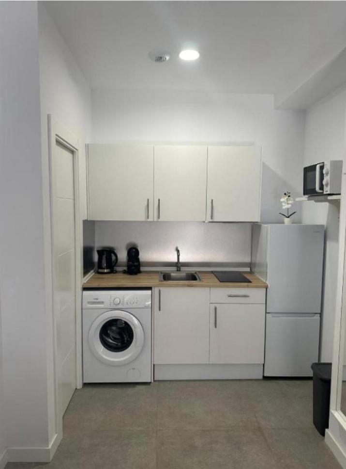 Estupendo Piso A 5 Min De La Estacion De Bus Y Tren Maria Zambrano Apartment Malaga Luaran gambar