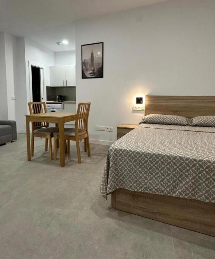 Estupendo Piso A 5 Min De La Estacion De Bus Y Tren Maria Zambrano Apartment Malaga Luaran gambar