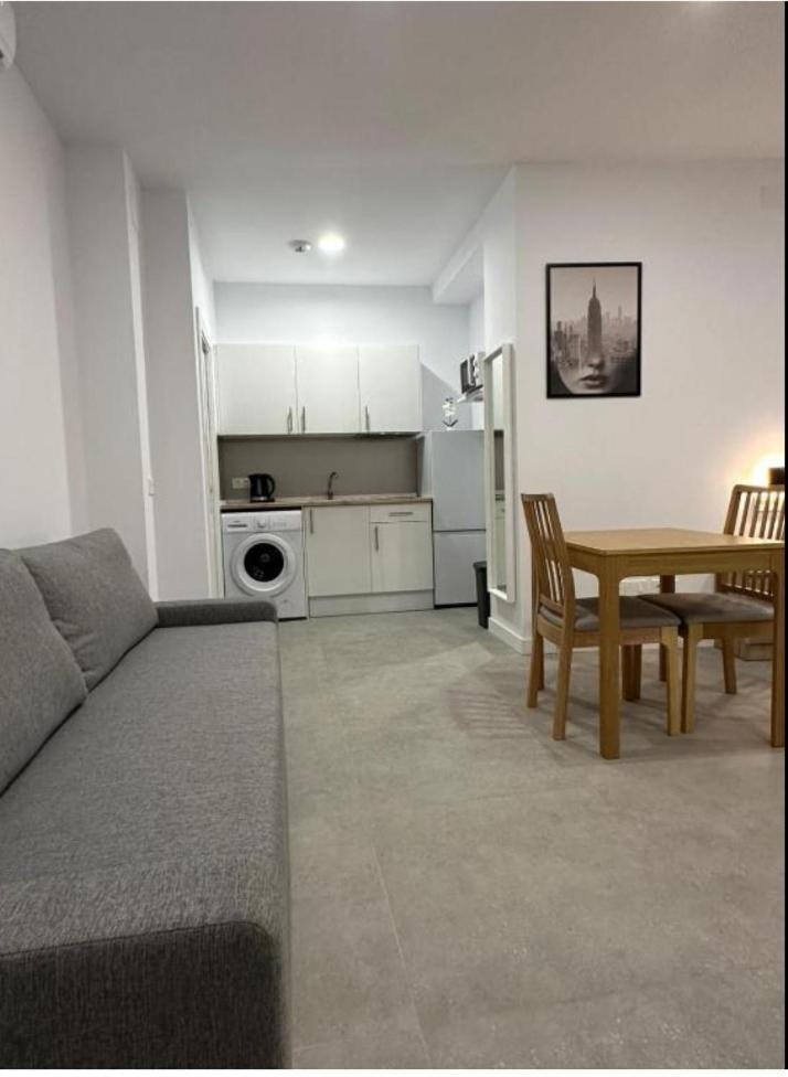 Estupendo Piso A 5 Min De La Estacion De Bus Y Tren Maria Zambrano Apartment Malaga Luaran gambar