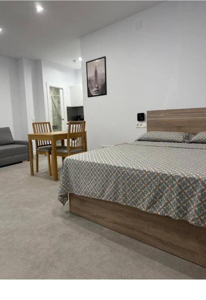 Estupendo Piso A 5 Min De La Estacion De Bus Y Tren Maria Zambrano Apartment Malaga Luaran gambar