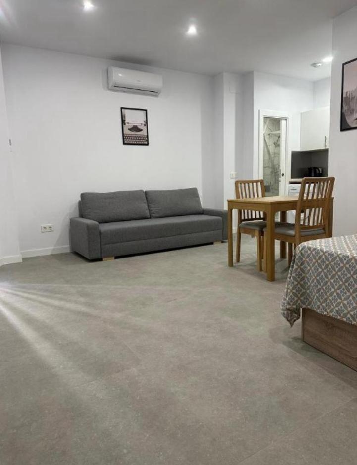 Estupendo Piso A 5 Min De La Estacion De Bus Y Tren Maria Zambrano Apartment Malaga Luaran gambar
