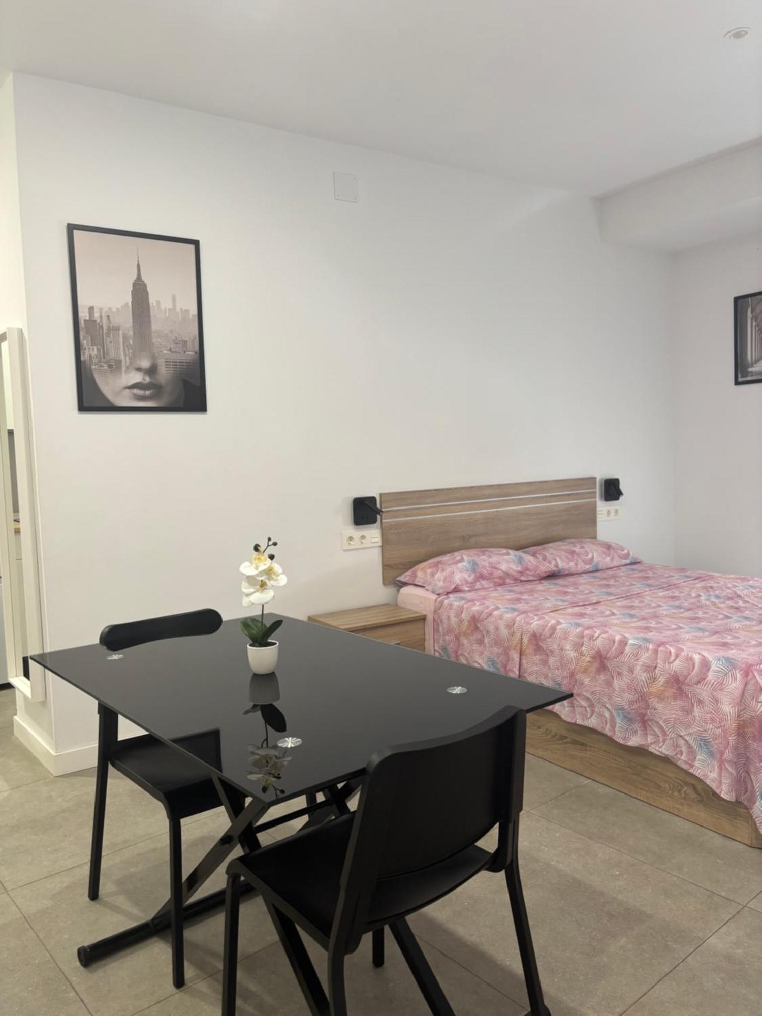 Estupendo Piso A 5 Min De La Estacion De Bus Y Tren Maria Zambrano Apartment Malaga Luaran gambar